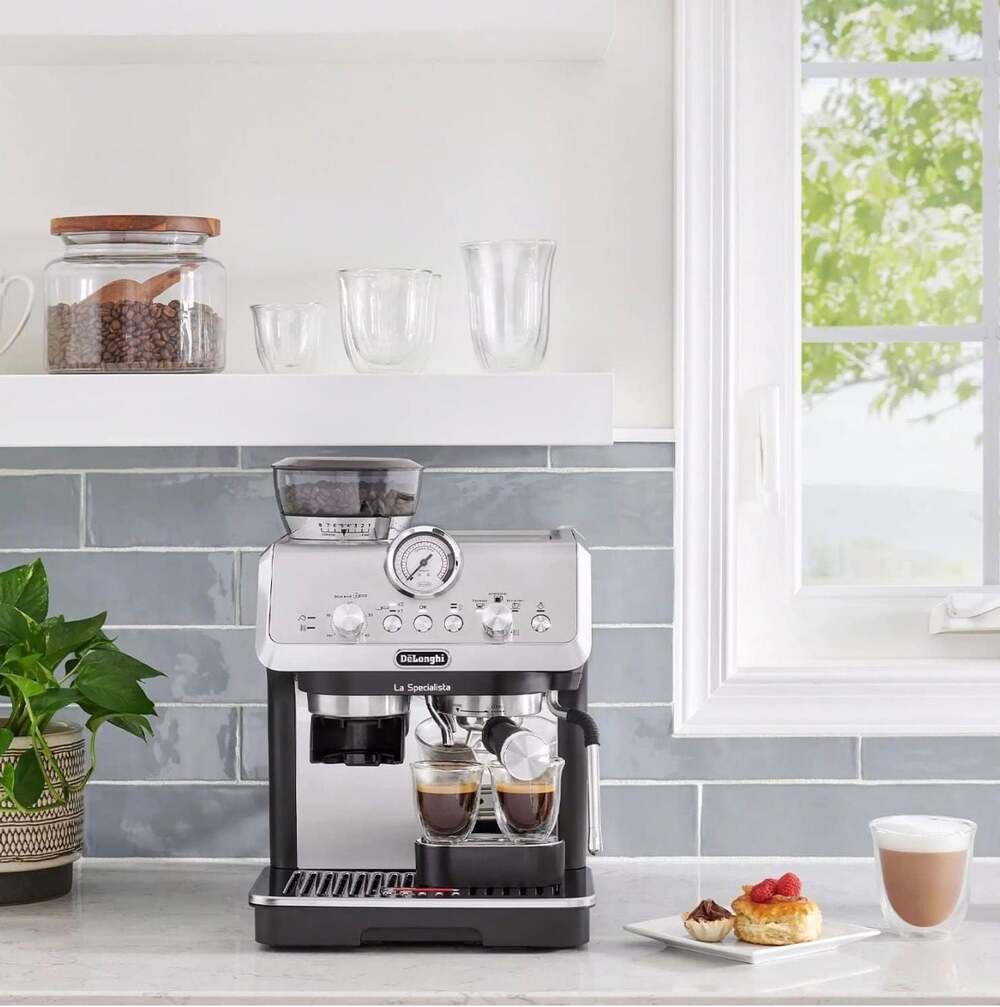 De'Longhi La Specialista Espresso Machine with Grinder, Milk Frother Barista Kit